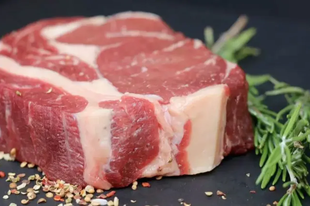 steak-carne-vermelha-contra-file-carne-bovina-750x430.jpg